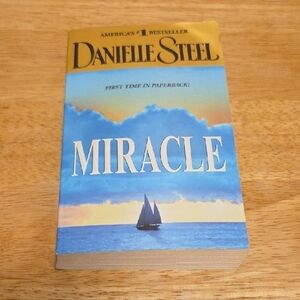 Danielle Steel - 'Miracle' - Paperback Novel (2005)
